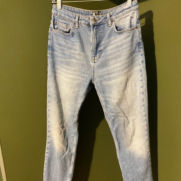 🌟Topshop High Waist Light Denim Mom Jeans🌟 - Picture 3 of 9